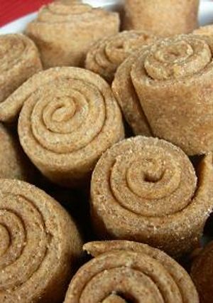 A picture of Mini Pig Peanut Cinnamon Rolls.