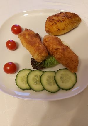 O poză a rețetei Cordon bleu și cartofi la cuptor🥓🥔.