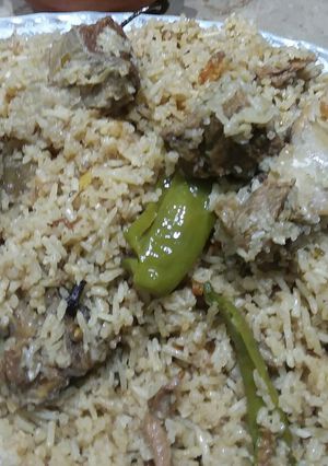 A picture of Afghani beef pulao.
