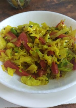 કોબીજ ગાજર અને મરચા નો સંભારો (Cabbage Gajar Marcha Sambharo Recipe In Gujarati) રેસીપી મુખ્ય ફોટો