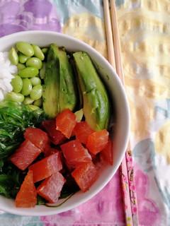 Una foto de Poke bol salmón