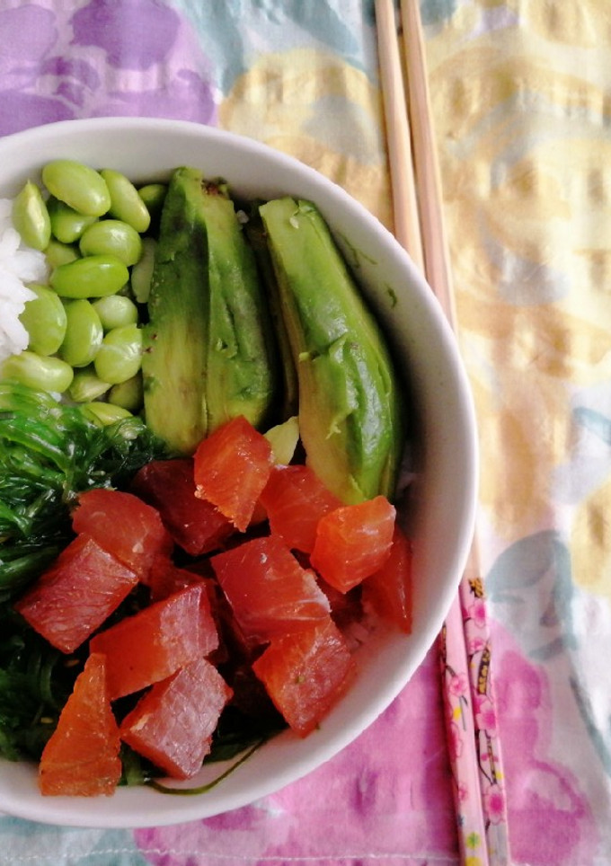 Una foto de Poke bol salmón