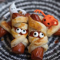 A picture of Mummy Dog 🌭.