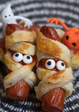 A picture of Mummy Dog 🌭.
