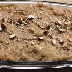 A picture of Suji and nido halwa.