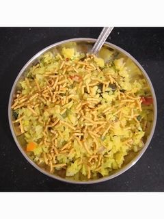 બટાકા પૌવા (Bataka Poha Recipe In Gujarati) રેસીપી મુખ્ય ફોટો
