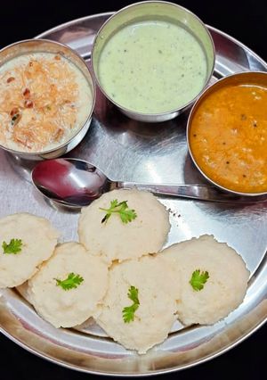 इडली सांबर (idli sambar recipe in Hindi रेसिपी मुख्य फोटो