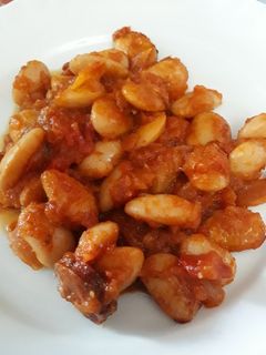 A picture of Giant Beans with Country Sausage.