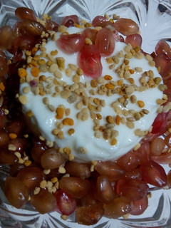 Una foto de Yogurt 0/0 con granada y polen
