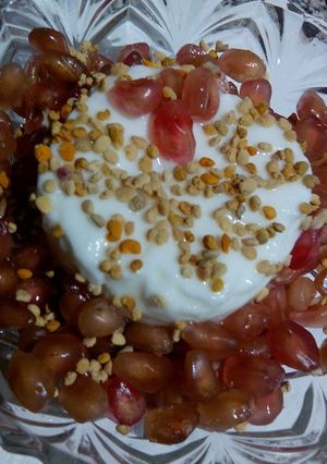 Una foto de Yogurt 0/0 con granada y polen