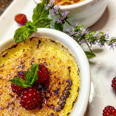 A picture of Crème Brûlée.