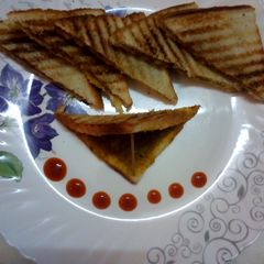 A picture of Bhaji grilled toast.