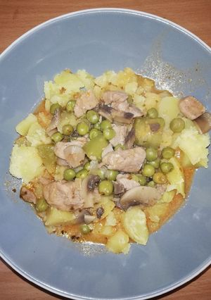 Borsós tokány főtt burgonyával recept fotója