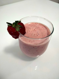Una foto de Batido de plátano y fresas
