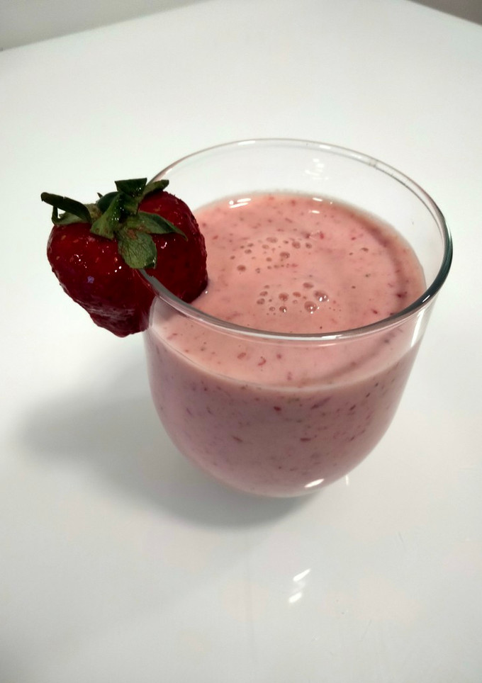 Una foto de Batido de plátano y fresas