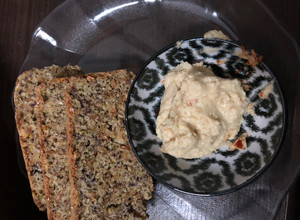 Una foto de PAN DE ESPECIAS y CHIA sin gluten (harina de Almendras y trigo sarraceno)