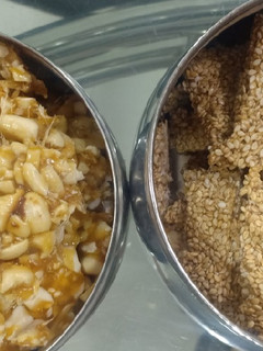 ચીક્કી (Chikki Recipe In Gujarati) રેસીપી મુખ્ય ફોટો