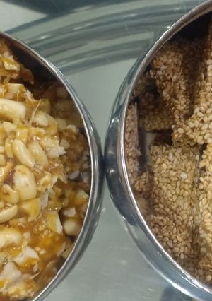 ચીક્કી (Chikki Recipe In Gujarati) રેસીપી મુખ્ય ફોટો
