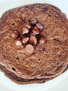 Una foto de Hot cakes de cocoa keto