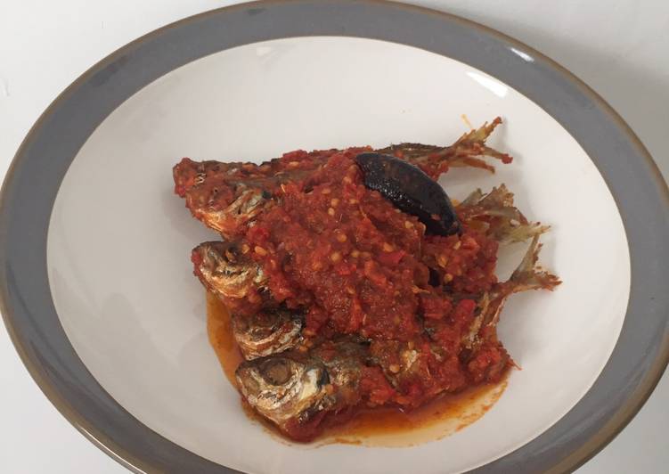 Bagaimana Membuat Ikan Selar Balado yang Menggugah Selera