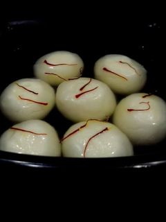 રસગુલ્લા (Rasgulla Recipe In Gujarati) રેસીપી મુખ્ય ફોટો