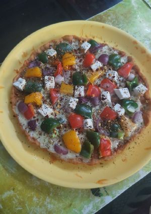 তাওয়া‌ পিজ্জা(Tawa pizza recipe in Bengali) রেসিপির প্রধান ছবি