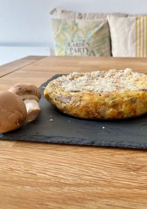 Una foto de Tortilla de trufa y setas
