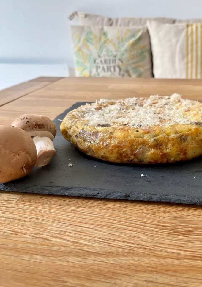 Una foto de Tortilla de trufa y setas