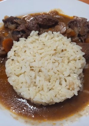Una foto de 282. Ternera al Strogonoff con vino tinto y arroz blanco