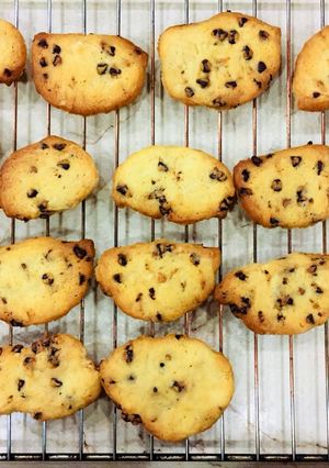 Hình của món Vào bếp cùng con: Bánh quy bơ chocolate chip giòn, xốp, béo, ngọt vừa.
