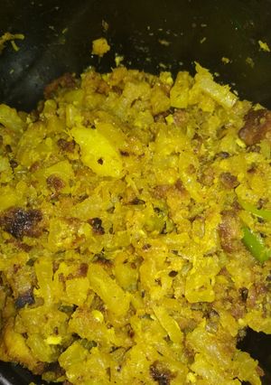 A picture of Radish papaya lentil dumplings stir fry.