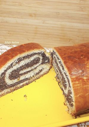 Nagyi mákos kalácsa (puha, lédús) recept fotója