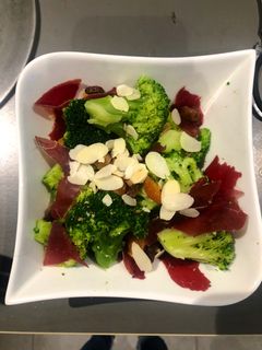 Une photo de Salade brocolis et noix