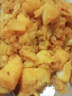 A picture of Aloo cabbage.