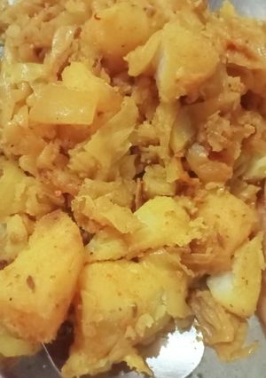 A picture of Aloo cabbage.