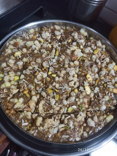 ગુંદર પાક (Gunder Paak Recipe In Gujarati) રેસીપી મુખ્ય ફોટો