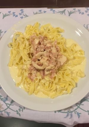 Una foto de Cintas con Salsa crema