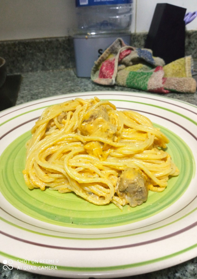 Una foto de Spaghettis a la falsa carbonara