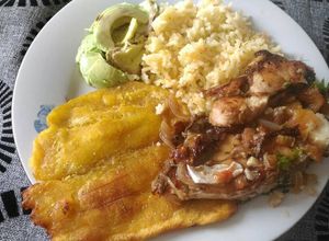 Una foto de Bagre encebollado picante