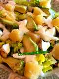 Ensalada con aguacate, queso fresco y membrillo