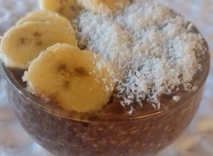 Una foto de Pudín de avena y chía con banana🍌😋