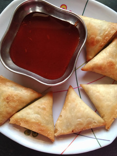 जैन पट्टी समोसे (jain patti samosa recipe in Hindi) रेसिपी मुख्य फोटो