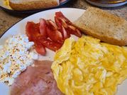 Una foto de desayuno de requesón