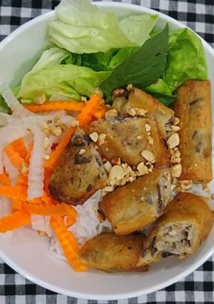 Hình của món Bún chả giò.
