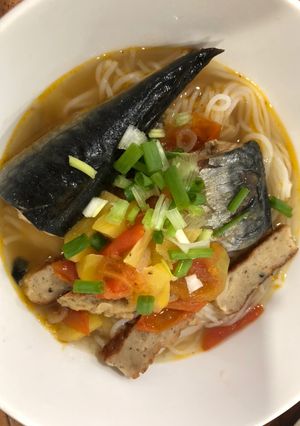 Hình của món Bún cá nấu thơm cà.