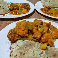 A picture of পরোটা আর‌ চিলি চিকেন (parota ar chilli-chicken recipe in Bengali.