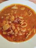 Alubias con calamar, gambas, langostinos y choco
