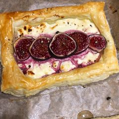 A picture of Fig and feta puffs.