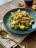 Rujak Timun Bumbu Kacang Medok, Pedasnya Bikin Melek! 🔥