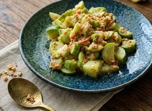 Foto resep Rujak Timun Bumbu Kacang Medok, Pedasnya Bikin Melek! 🔥